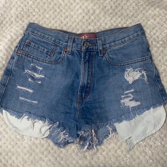 Levi’s Distressed Denim Shorts - Picture 1 of 6